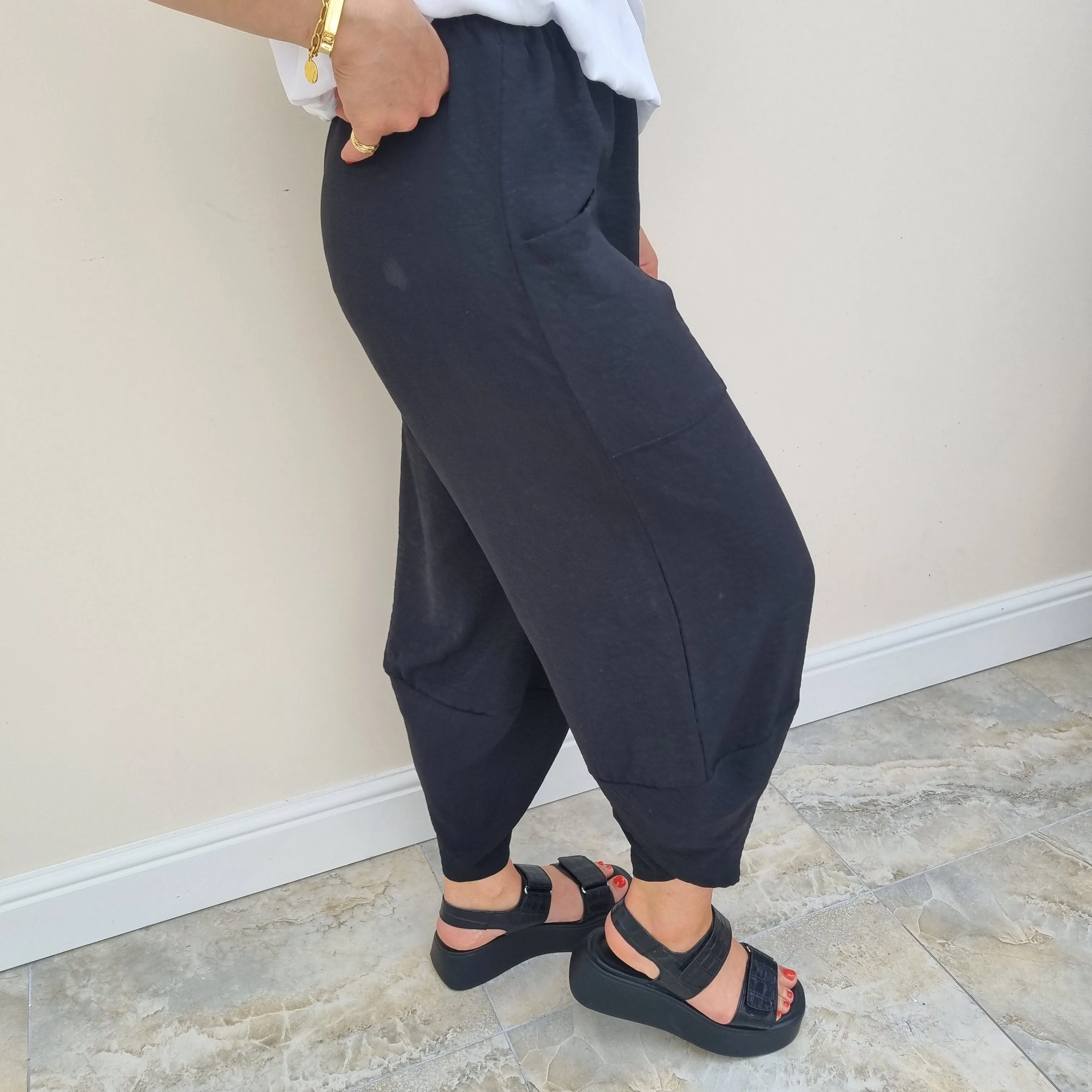 2 pocket trousers with split bottom