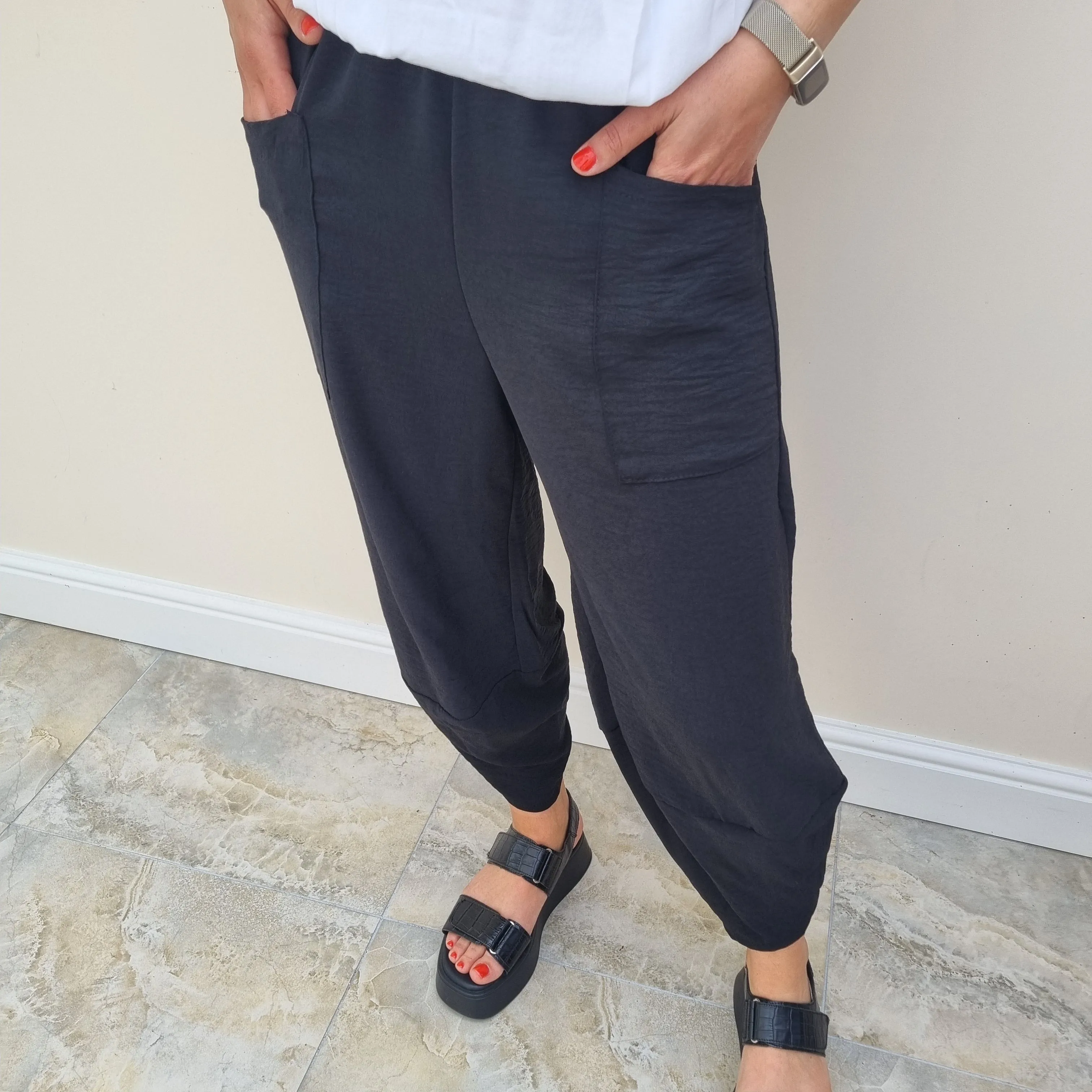 2 pocket trousers with split bottom