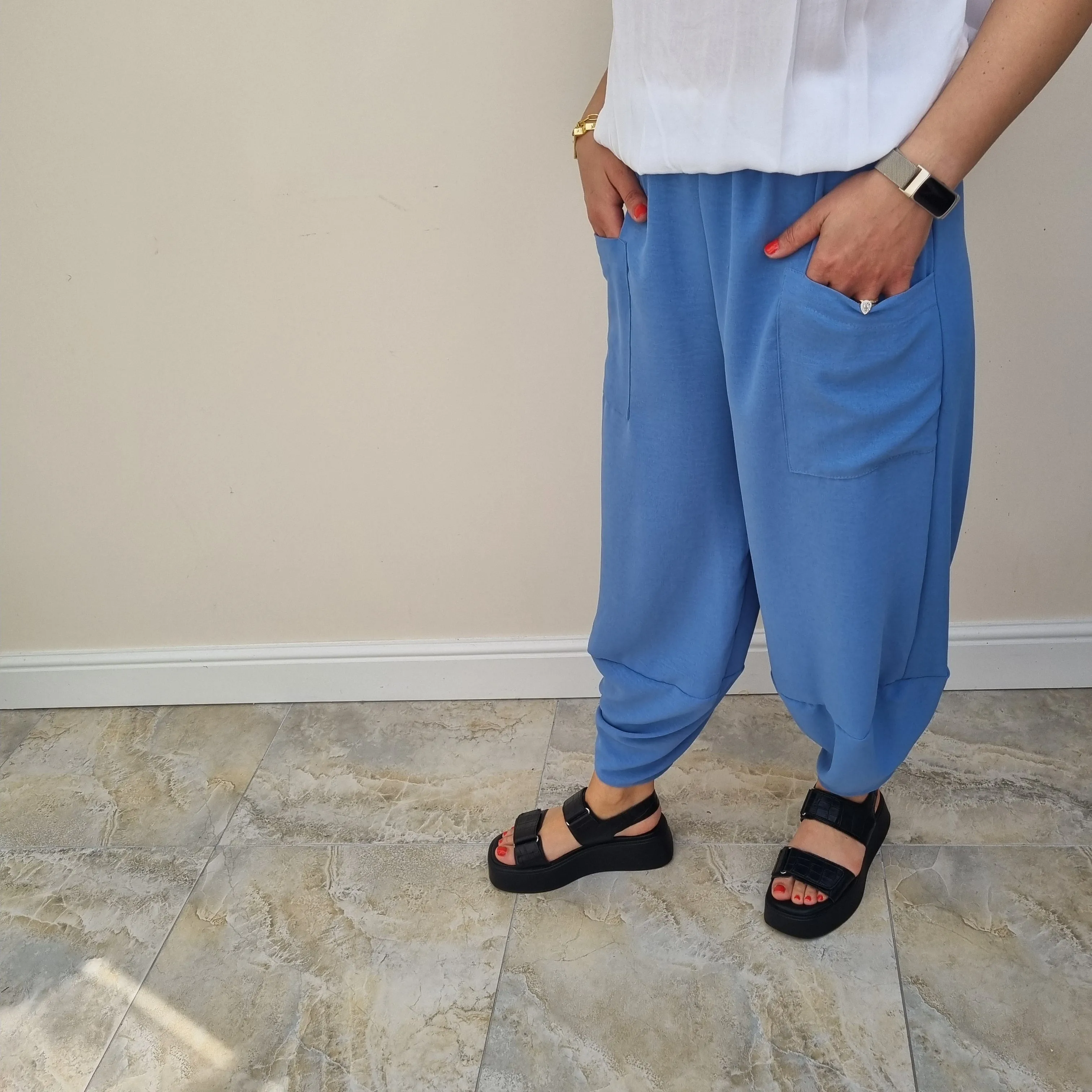 2 pocket trousers with split bottom