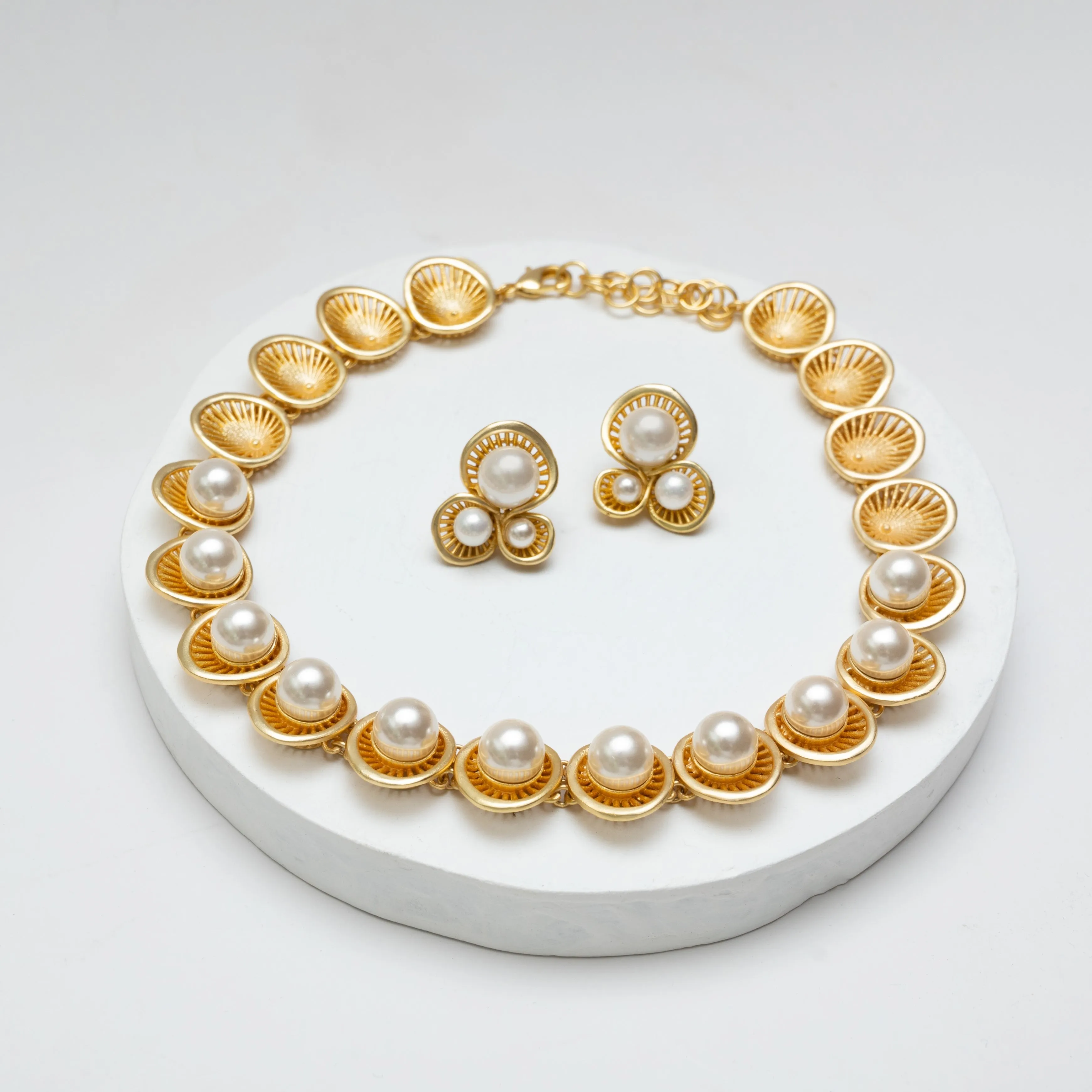 Power Pearls Necklace and Studs Set